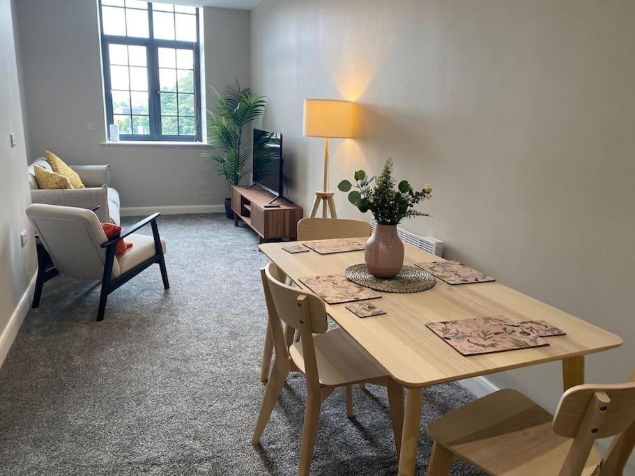 Chic Mill Conversion Beside Piece Hall & Eureka! * Halifax